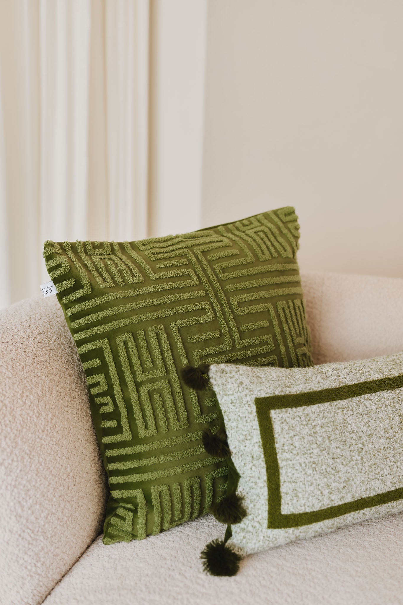 LIV LUMBAR - Housse de coussin jacquard avec broderie, 30x50 cm